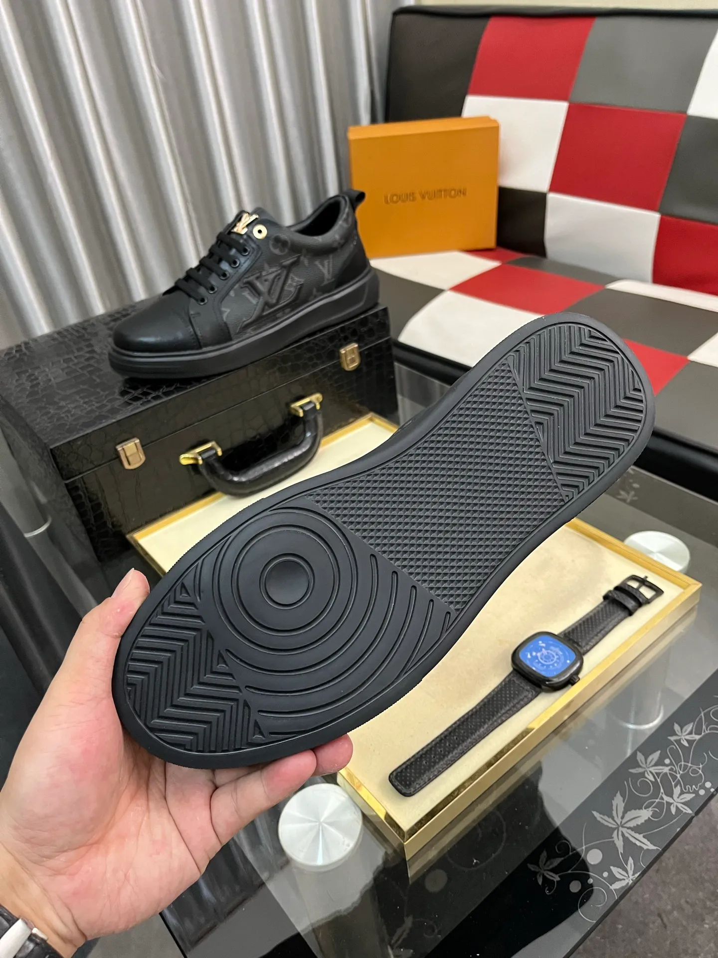 Men's shoes 💰400⌚️⌚️【LOUIS VUITTON】Same style as Louis Vuitton* official website 🚹Men's high-top casual shoes❤️Same style as popular celebrities and big names ~ Best-selling at home and abroad Lv focuses on the checkerboard series...Imported first-layer cowhide with special fabrics➕Full sheep leather lining➕Brand-specific hollow outsole💎Number: 38-443️⃣Colors available